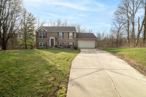 1221 Nottingham Rd, Amelia, OH 45102-9208