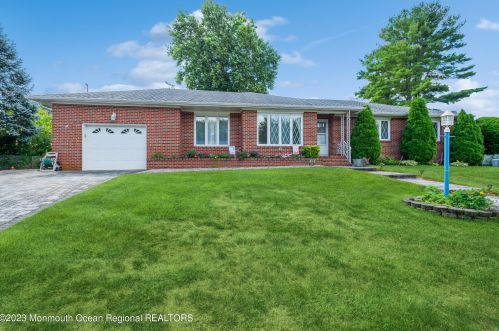 422 Winding Way, Bricktown, NJ 08723-4916