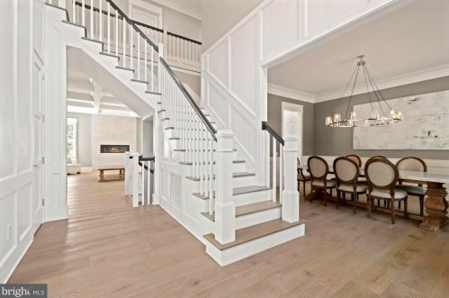 1044 Manning St, Great Falls VA  22066-1922 exterior