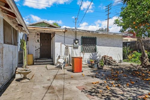 1071 Rialto Ave, San Bernardino CA  92408-1221 exterior