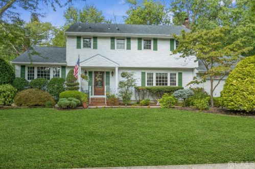 11 Independence Dr, East Brunswick, NJ 08816-3223