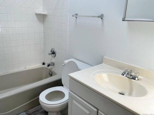 14 Stephenson Blvd, New Rochelle NY  10801-4402 exterior