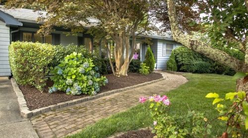 250 Vermont Ave, Fall River, MA 02726-3851