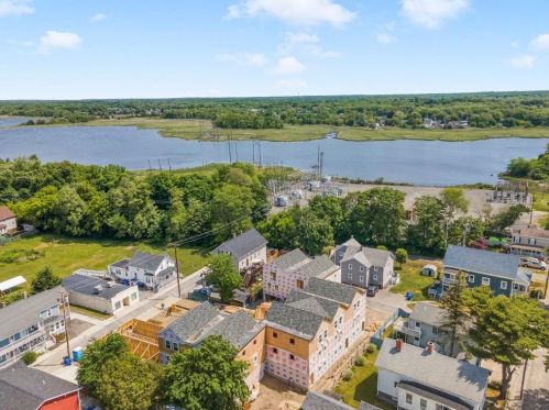 17 Nobert St, Warren, RI 02885-2511
