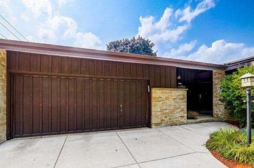 5237 20th St, Milwaukee WI 53233-2548 exterior