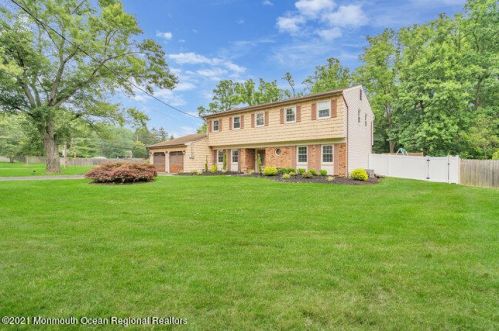 2 Edwards Dr, East Freehold, NJ 07728-1309