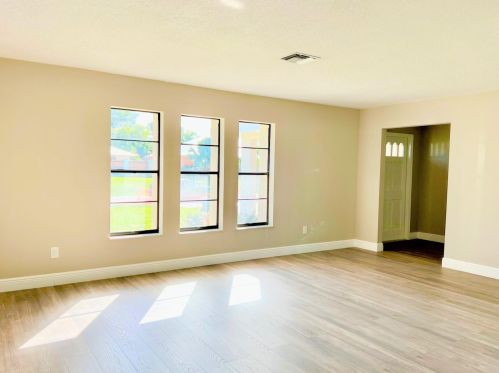1117 Palm Beach Rd, Fort Pierce, FL 34952-5314