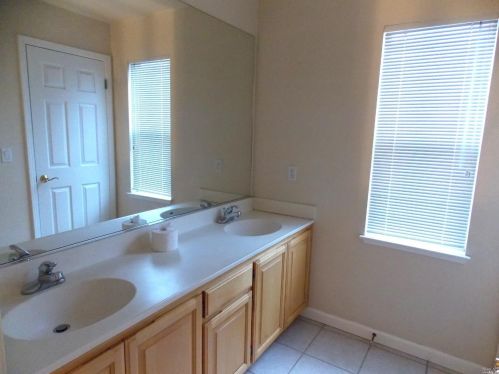 1409 Birdie Dr, Windsor CA  95492-8717 exterior