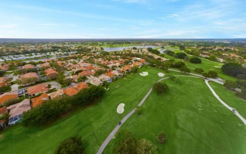 3 Monterey Pointe Dr, West Palm Beach, FL 33418-5800