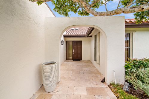 7695 Solimar Cir, Boca Raton FL  33433-1036 exterior