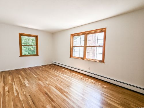 17 Torwood Ct, Huntington Station NY  11746-3811 exterior