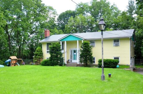 62 South Rd, Farmington, CT 06032-2023