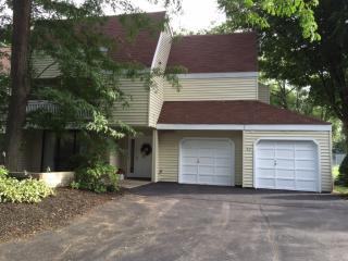 42 Loudonwood, Albany, NY 12211-1465