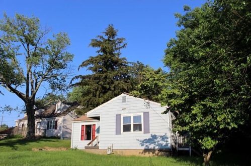 1705 Bower Hill Rd, Pittsburgh, PA 15243-1575