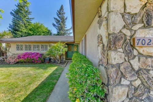 7028 Brookcrest Way, Citrus Heights, CA 95621-6415