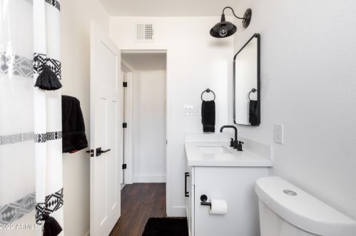 5744 12 St, Phoenix AZ 85086-7351 exterior