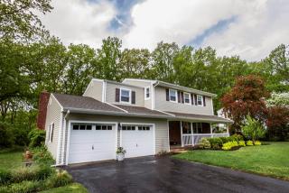 7 Windsor Dr, Tinton Falls, NJ 07724-2163