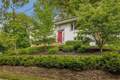 3 Glen Rd, Sloatsburg, NY 10974-1804