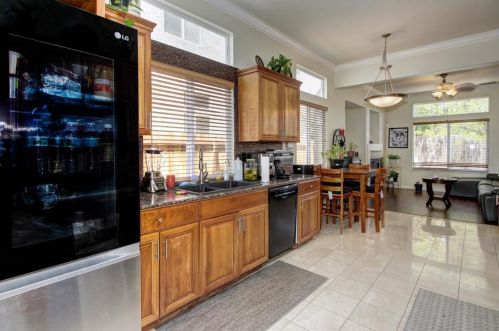 8675 Tennis Club Ct, Elk Grove CA  95624-3291 exterior