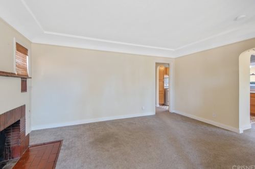 16027 Hartland St, Van Nuys CA 91406-4808 exterior