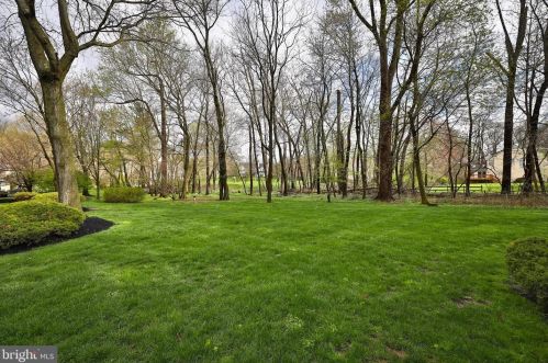 718 Meadowcreek Cir, Prospectville PA 19002-2074 exterior