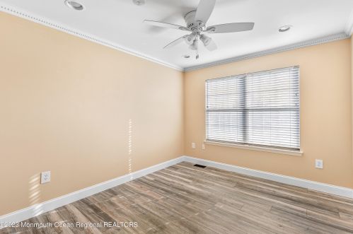 32 Picket Pl, East Freehold NJ  07728-9532 exterior