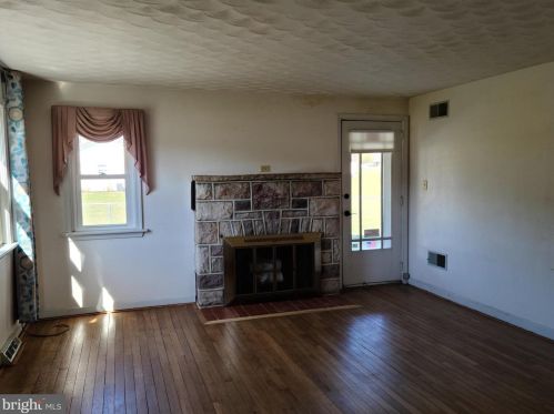 8570 Pineville Rd, Lees Cross Roads, PA 17257-8732