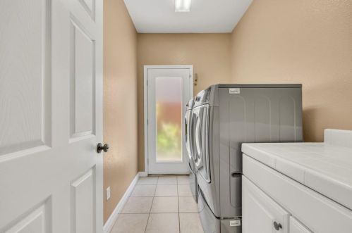 1929 Bastona Dr, Elk Grove CA 95758-7104 exterior