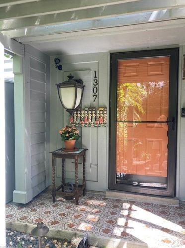1307 Solana Rd, Naples, FL 34103-3386