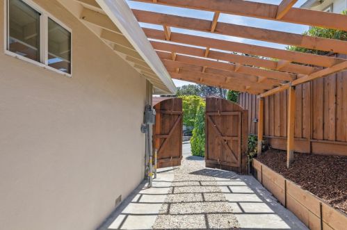 1276 Encina Dr, Millbrae CA 94030-2839 exterior