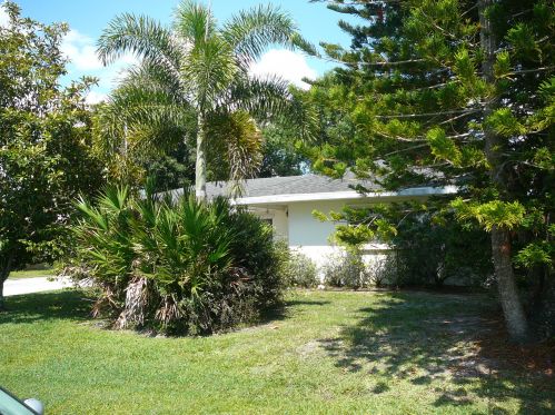 413 Poplar Ave, Fort Pierce, FL 34952-1351