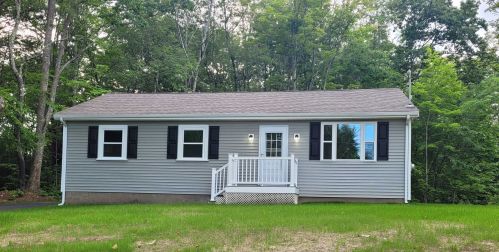 429 Main St, Danville NH  03819-3135 exterior