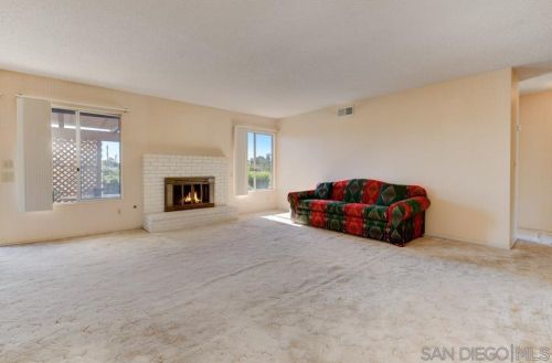 711 Honeydew Ln, Vista CA  92084-3115 exterior