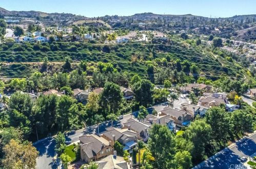 915 Cottontail Ln, Anaheim, CA 92808-1411