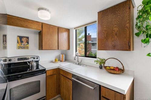 212 Nome St, Denver CO 80014-1850 exterior