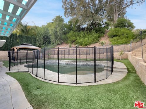 27769 Kristin Ln, Santa Clarita CA  91350-4325 exterior