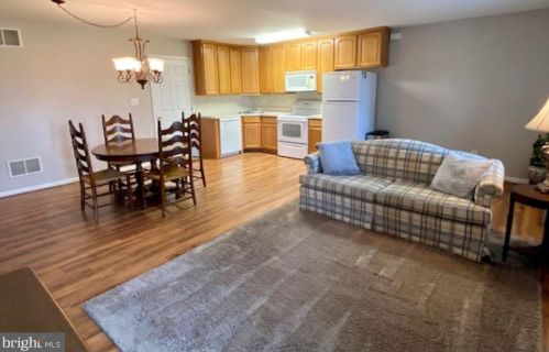 55 Kings Ct, Swedesboro NJ  08085-5033 exterior