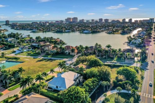 1408 Collingswood Ave, Marco Island, FL 34145-5880