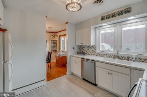 121 School Pl, Slaughter Beach DE  19963-1821 exterior