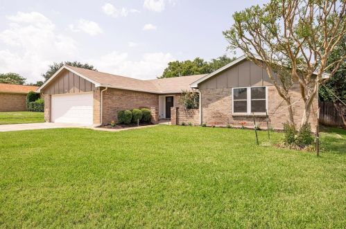 8221 Pearl St, Fort Worth, TX 76180-4741