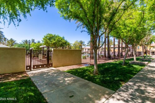 966 Wallrade Ln, Gilbert AZ 85296-1492 exterior