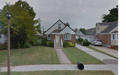 214 King St, Floral Park, NY 11003-4233