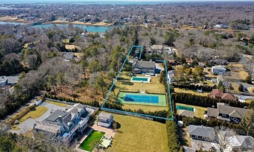 17 Saint George Pl, West Hampton Beach, NY 11978-2107
