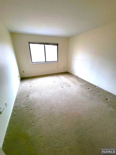 236 Indian Hollow Ct, Mahwah NJ  07430-2299 exterior