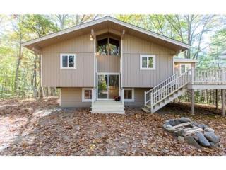 48 Langdorf St, Moultonborough, NH 03254-4407
