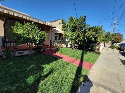 467 9th St, West Pittsburg, CA 94565-2633