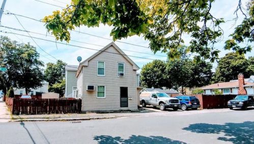 2 Carlton St, Peabody, MA 01960-5216