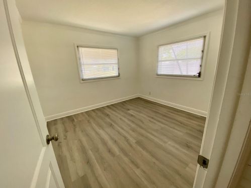 9681 Park Lake Dr, Pinellas Park FL  33782-3561 exterior