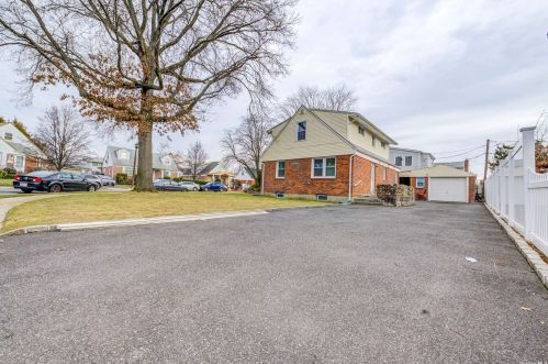 5 Monaco Ave, Floral Park NY  11003-4209 exterior