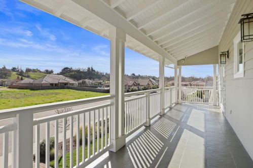 10817 Goldsborough Cir, Valley Home CA 95361-7649 exterior